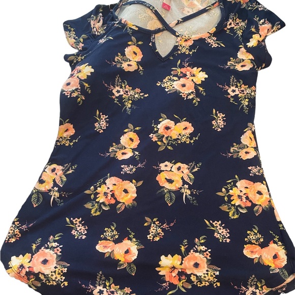 No Boundaries Tops - No boundaries blue floral latice detail top